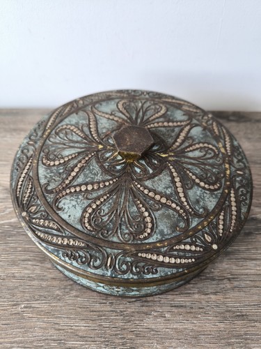 Ancienne boîte biscuits en - à,