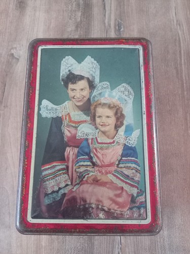 Ancienne boîte biscuits en - À,